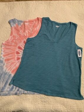 2 Women’s Old Navy Tank Tops
